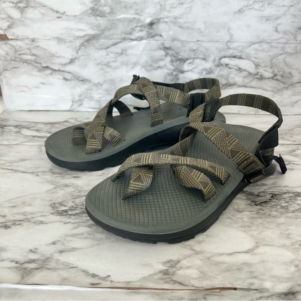 Chaco | men’s size 8 Sandal hiking water shoes adjustable straps